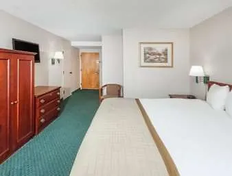 Western East Hotel 3*